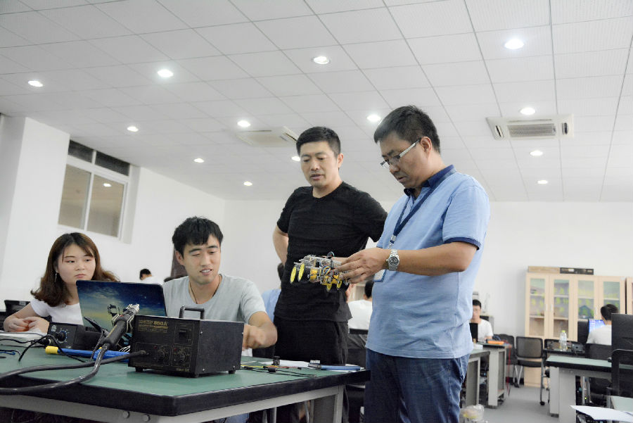 2018年“TI”杯重庆市大学生电子设计竞赛在bat365官网登录举行